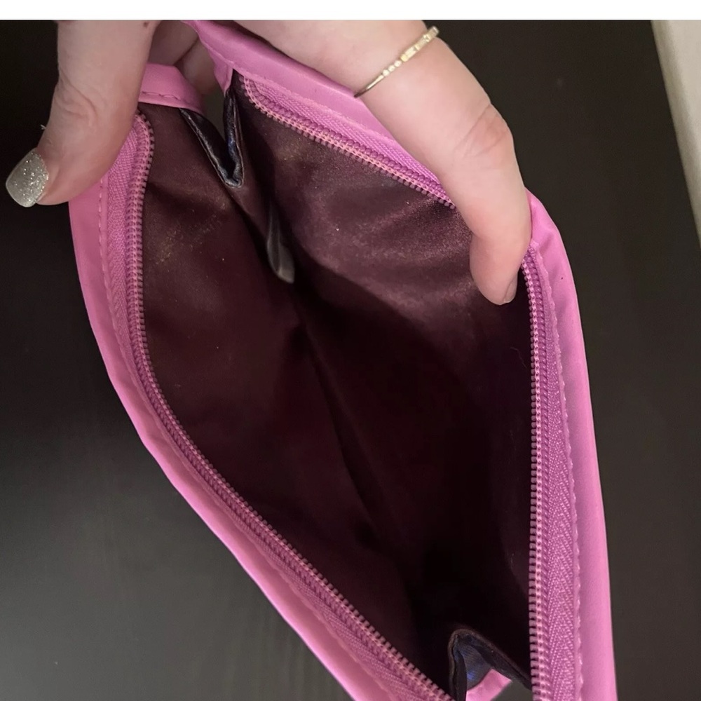 Alaska 5000 RuPaul’s Drag Race makeup zip bag - Picture 6 of 9